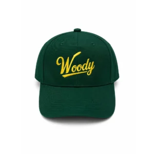 Cappellino da baseball verde con scritta Woody ricamata in giallo