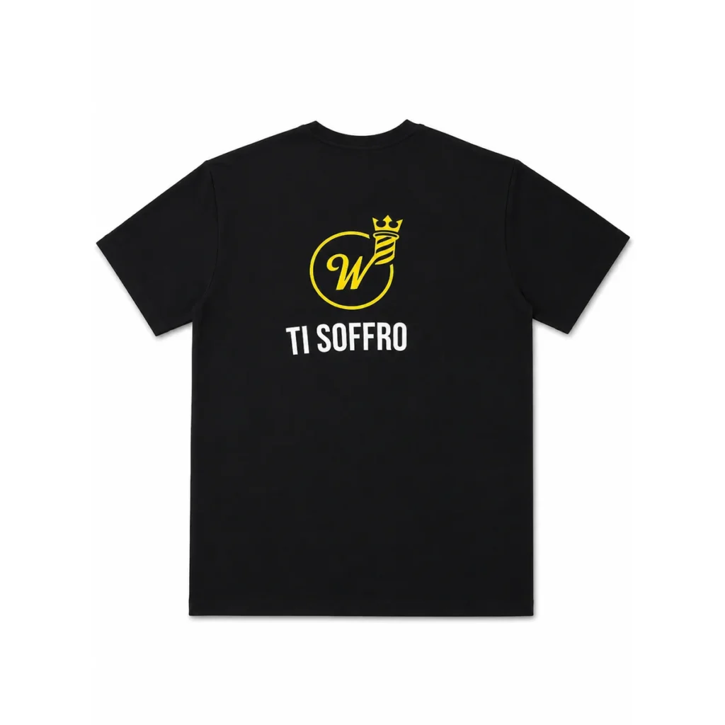T-shirt nera Woody, retro con monogramma W e scritta TI SOFFRO